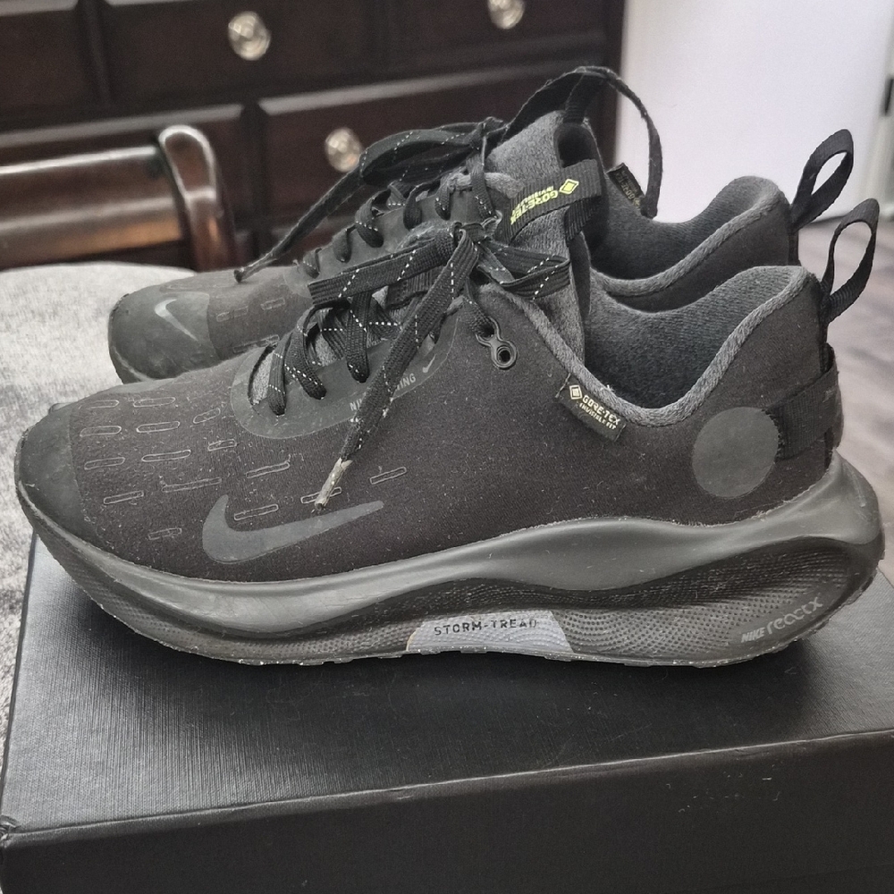 Nike Men's Black Athletic Sneakers
